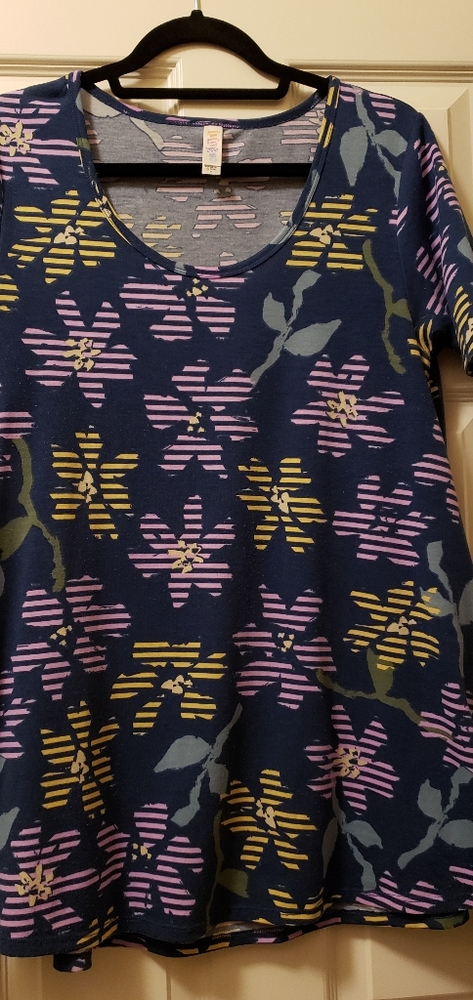 Small Lularoe perfect Tee